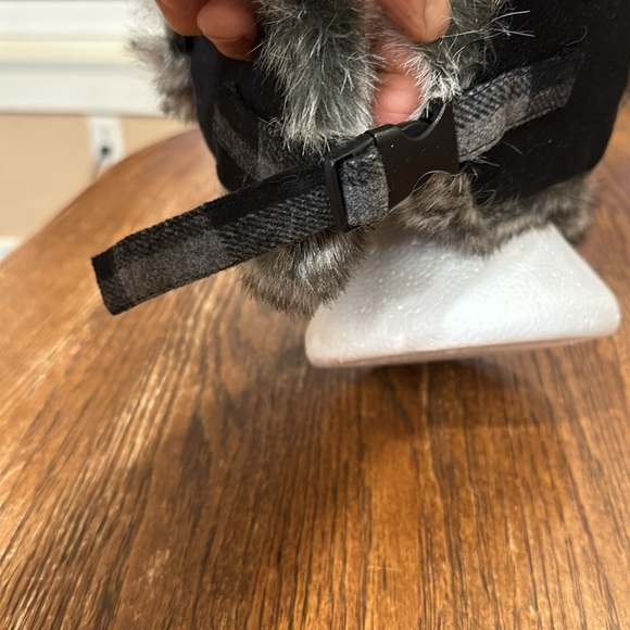 Nwot. Faux fur hat - Picture 6 of 9